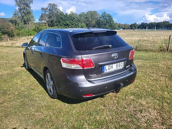 Toyota Avensis 2011 photo 4