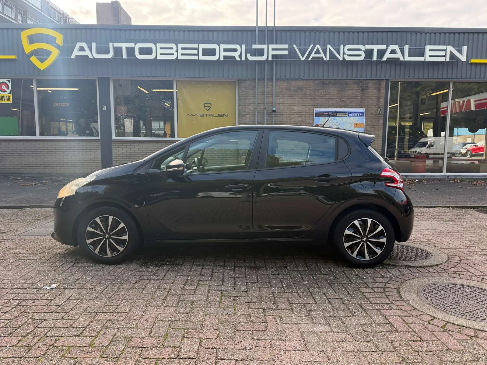 Peugeot 208 2012 photo 5
