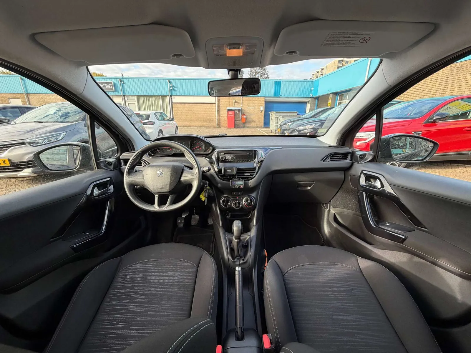 Peugeot 208 2012 photo 4