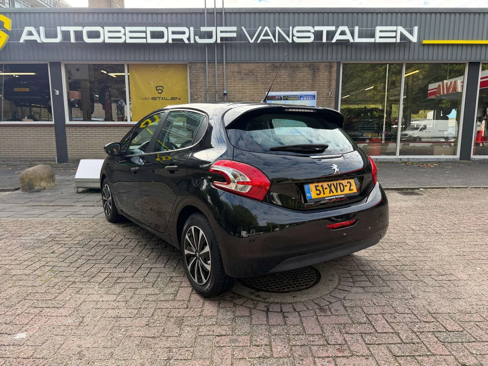 Peugeot 208 2012 photo 3