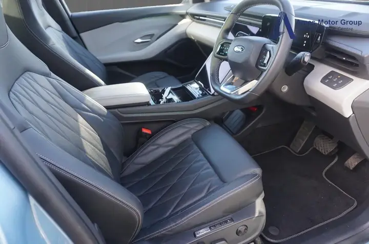 Ford Explorer 2025 photo 2