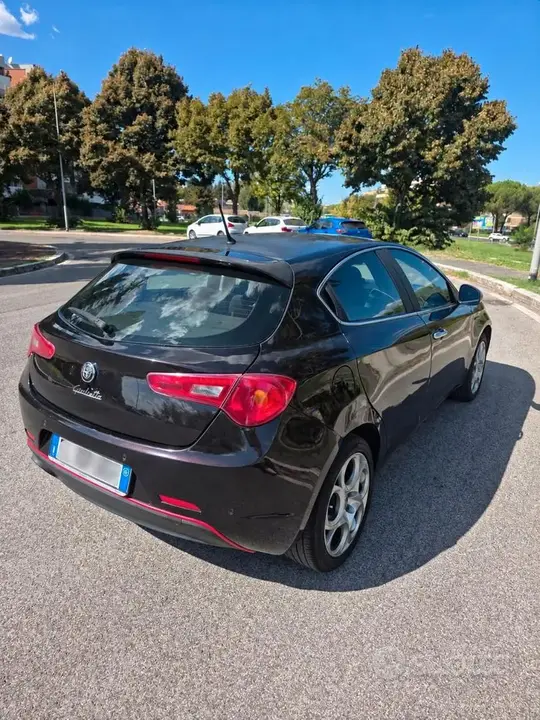 Alfa Romeo Giulietta 2012 photo 2