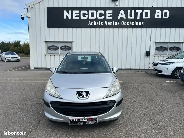 Peugeot 207 2008 photo 2