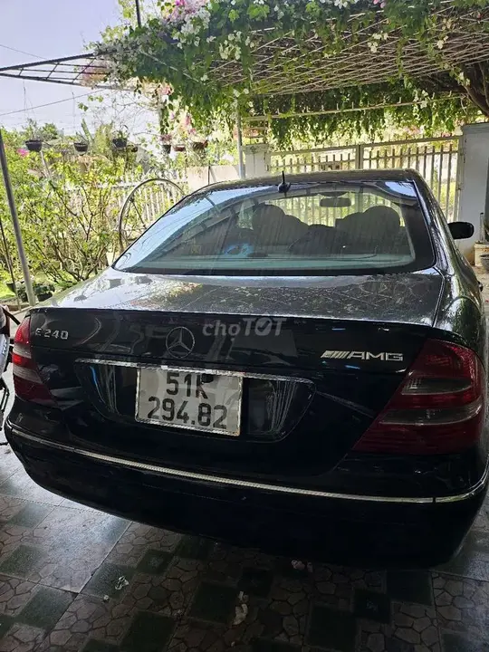 Mercedes-Benz E-Class 2004 photo 2