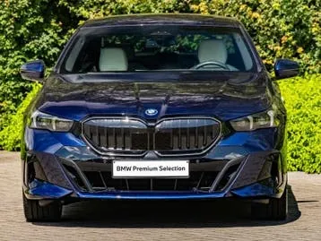 BMW 5 Series 2024 photo 2