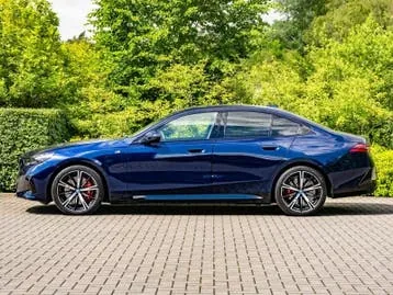 BMW 5 Series 2024 photo 3