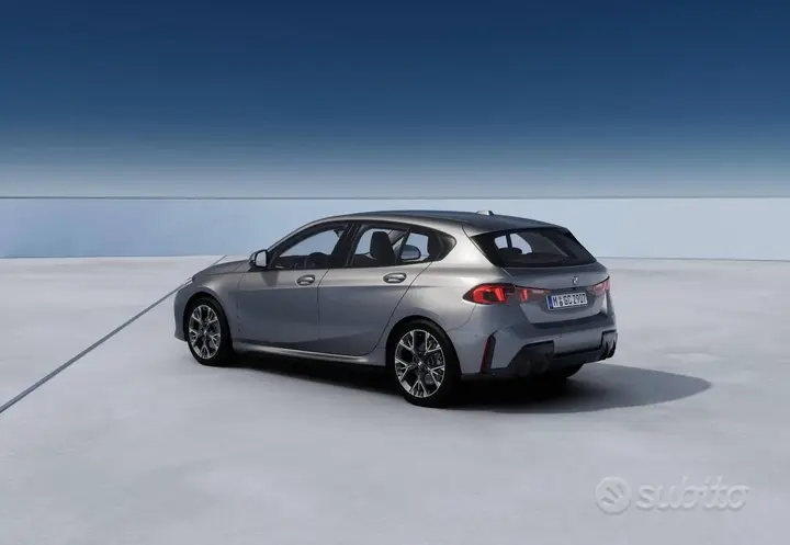 BMW 1 Series photo 2
