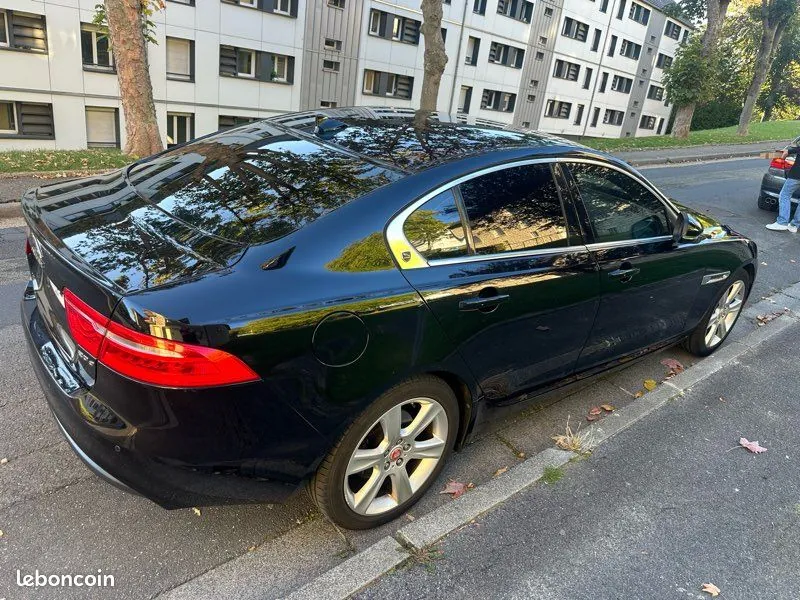 Jaguar Xe 2015 photo 2