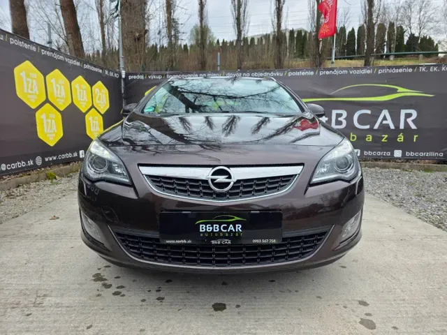 Opel Astra Sport Tourer 2011 photo 2