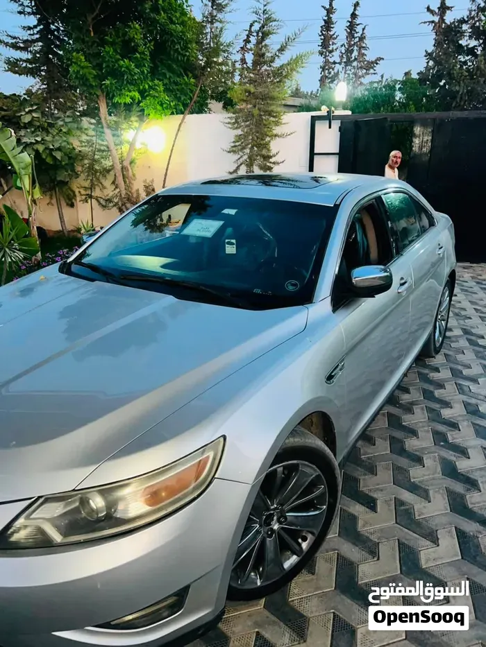 Ford Taurus 2011 photo 3