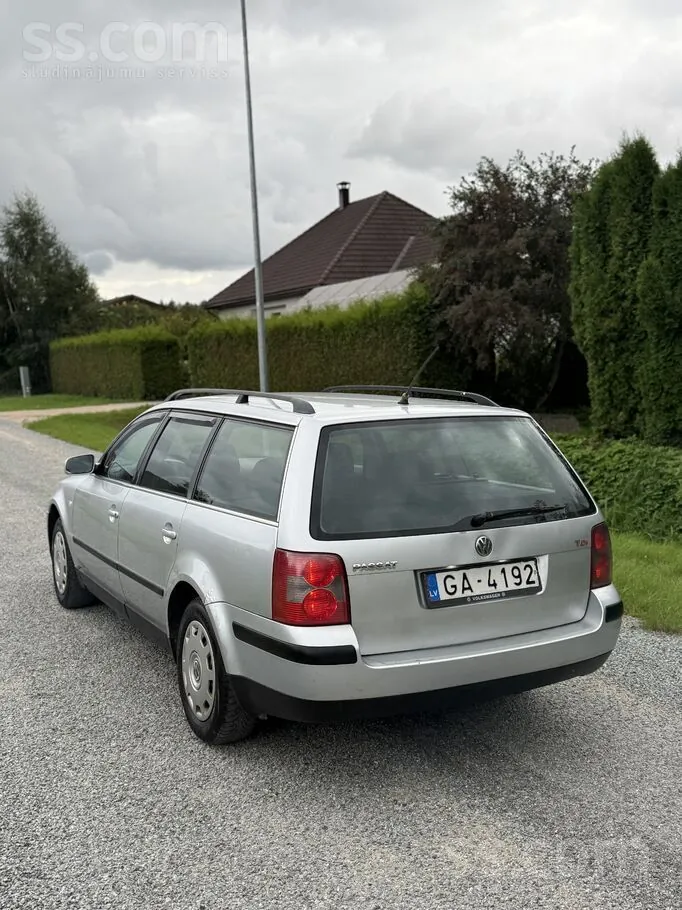 Volkswagen Passat Variant 2001 photo 3