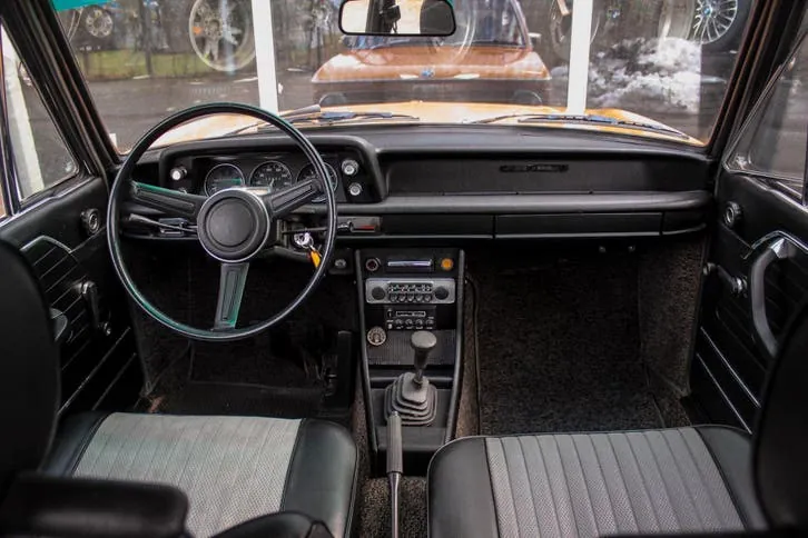 BMW 2000 2.0 Touring 1972 photo 3
