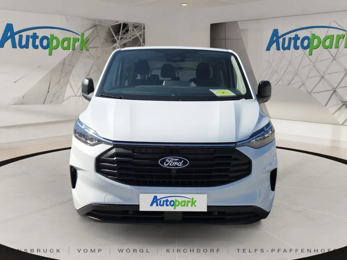 Ford Transit Custom photo 2
