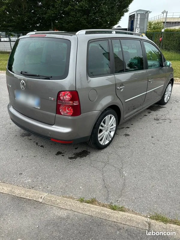 Volkswagen Touran 2007 photo 2