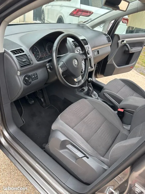 Volkswagen Touran 2007 photo 3