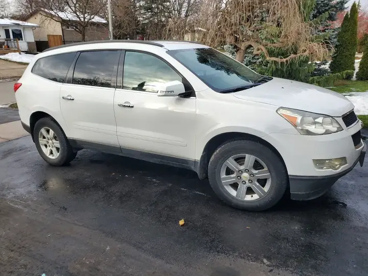 Chevrolet Traverse 2010 photo 2