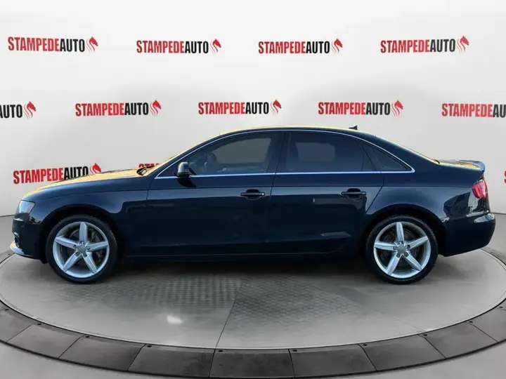 Audi A4 2011 photo 2
