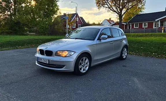 BMW 118D 2011 photo 2