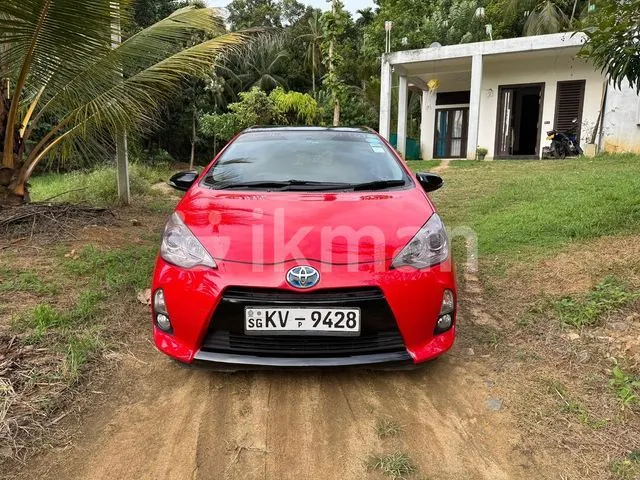 Toyota Aqua 2012 photo 2