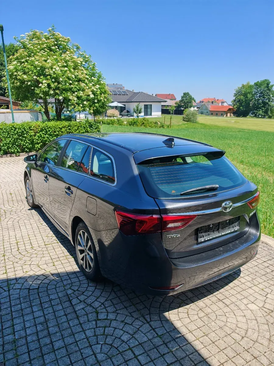 Toyota Avensis 2016 photo 3