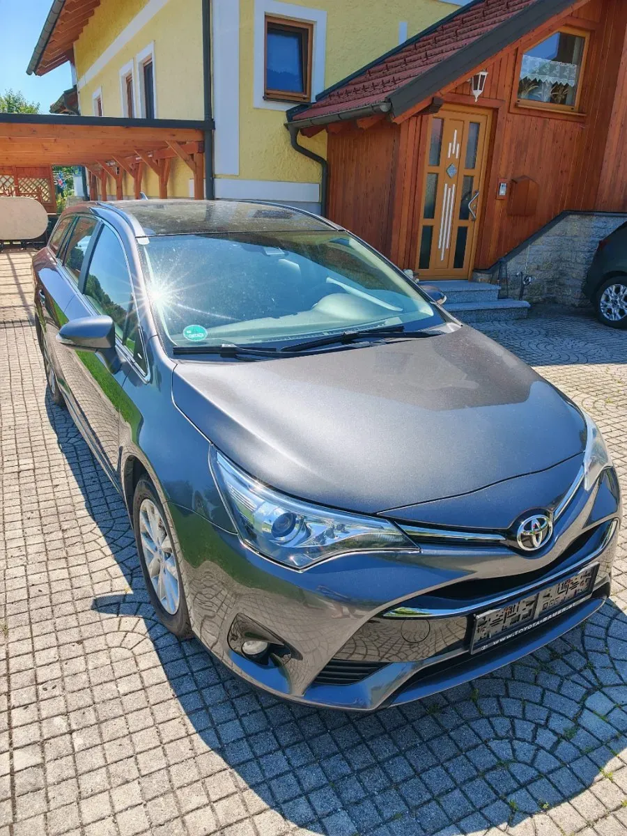 Toyota Avensis 2016 photo 2