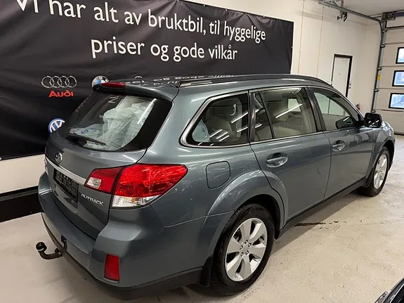 Subaru Outback 2011 photo 4