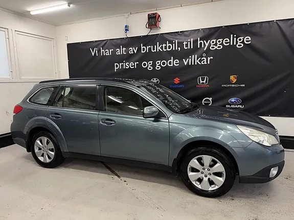 Subaru Outback 2011 photo 2