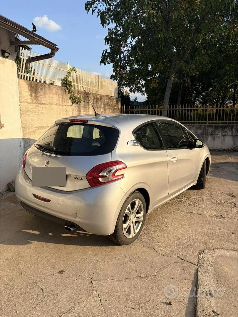 Peugeot 208 2013 photo 2