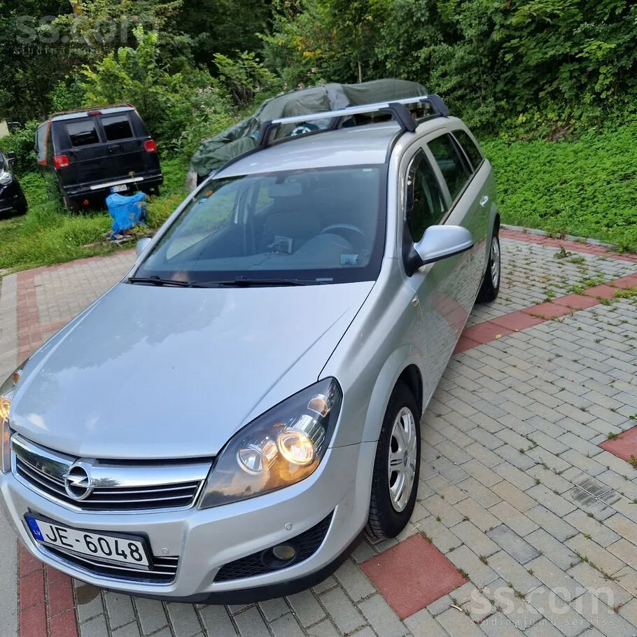 Opel Astra 2013 photo 2