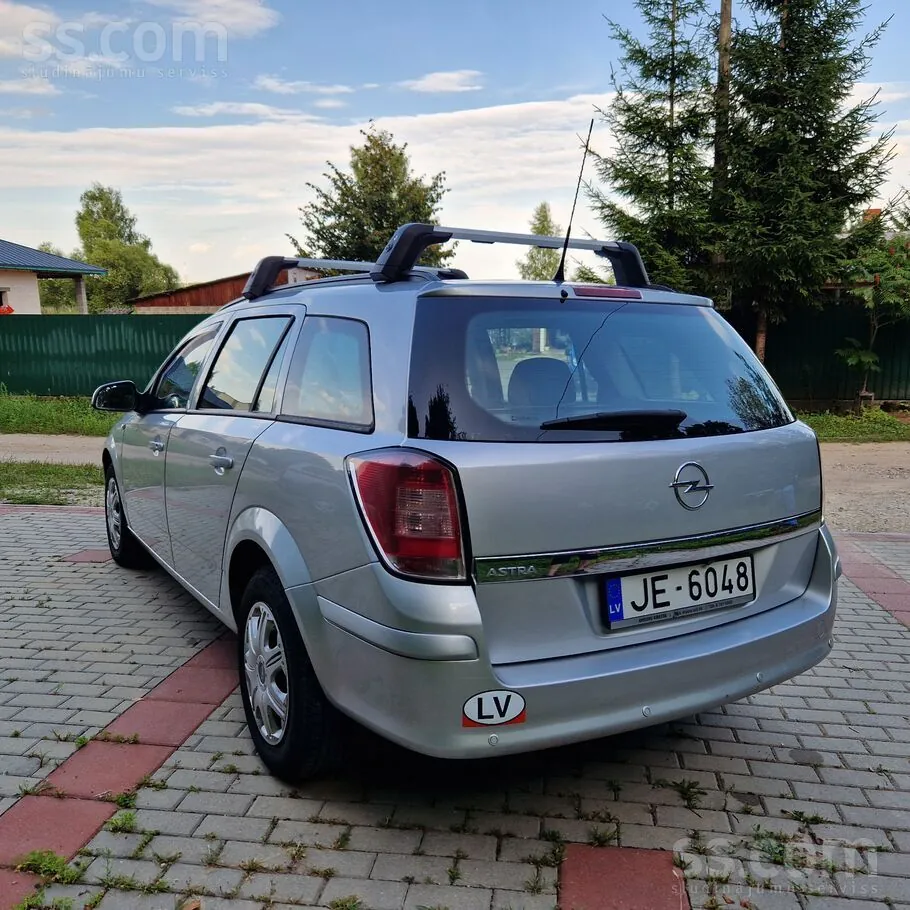 Opel Astra 2013 photo 4