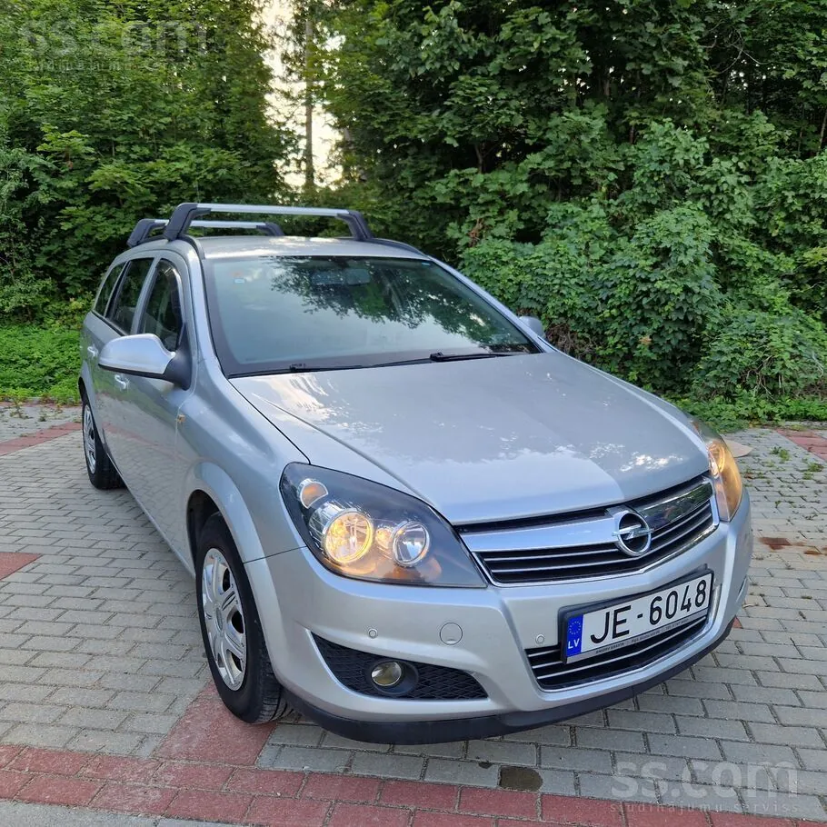 Opel Astra 2013 photo 3