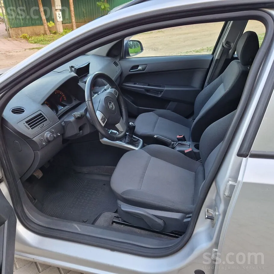 Opel Astra 2013 photo 5