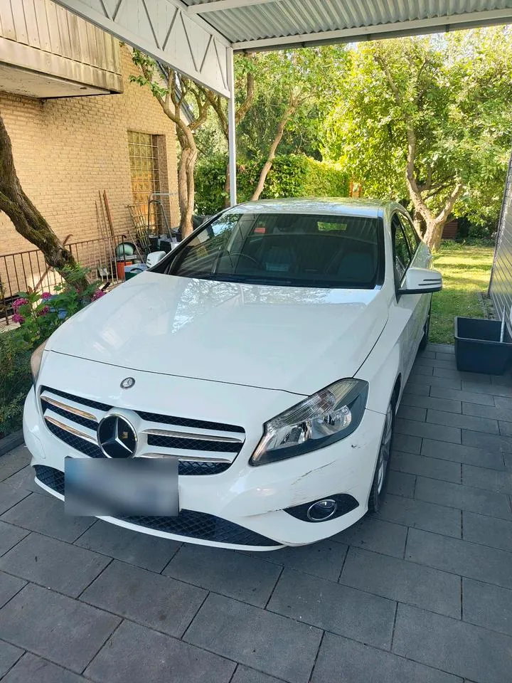 Mercedes-Benz A180