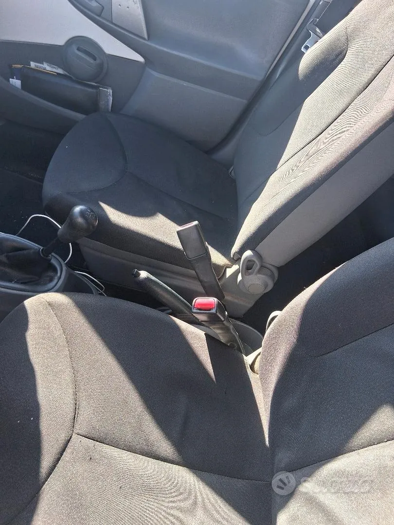 Toyota Aygo 2010 photo 2