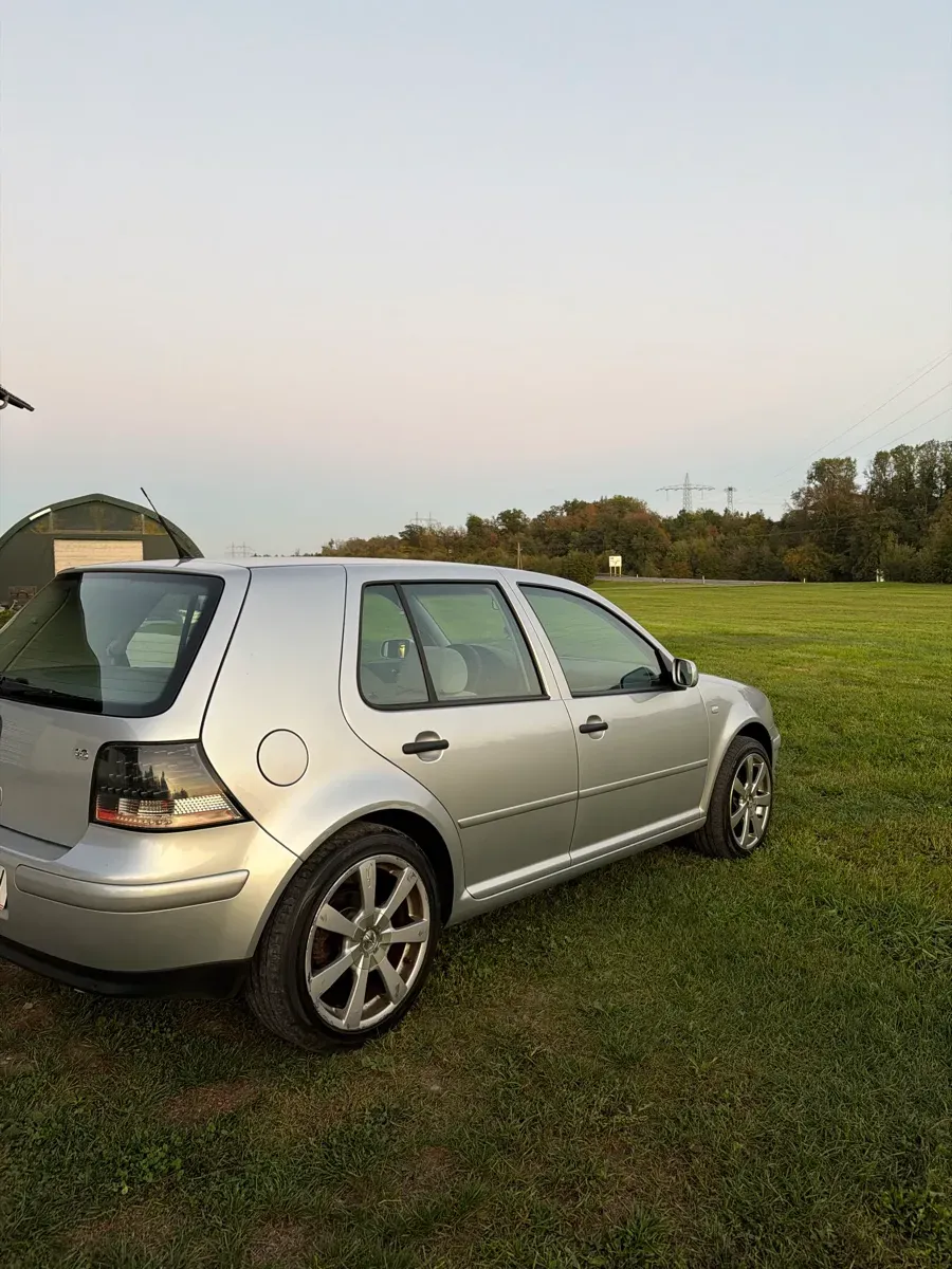 Volkswagen Golf 2002 photo 2