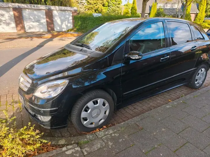 Mercedes-Benz B 200