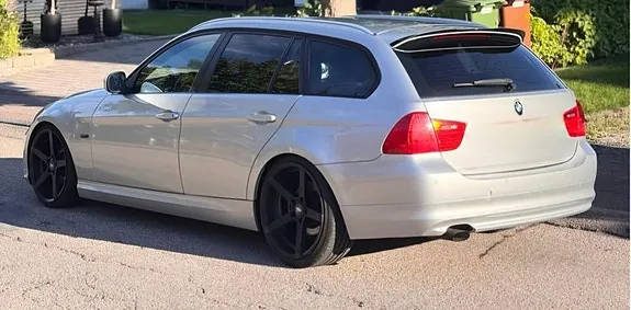 BMW 318D 2010 photo 2