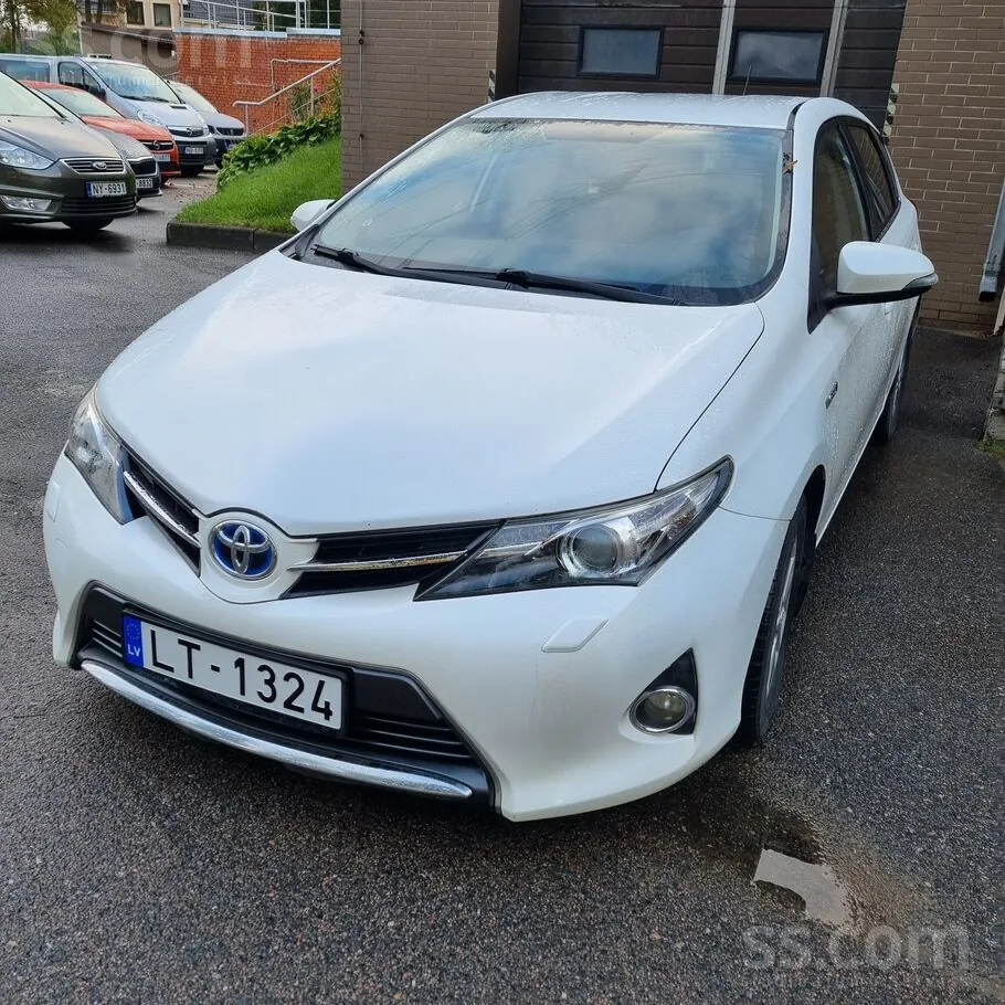 Toyota Auris 2013 photo 2