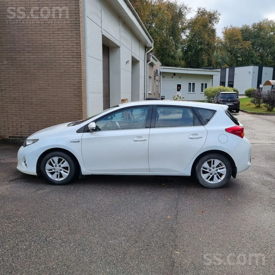 Toyota Auris 2013 photo 3
