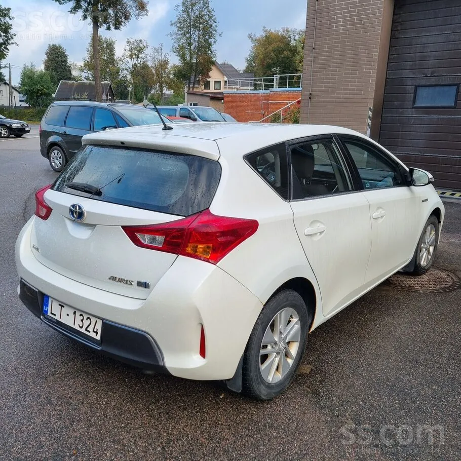 Toyota Auris 2013 photo 5