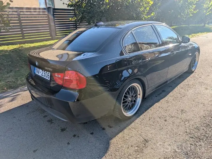BMW 325I 2011 photo 4