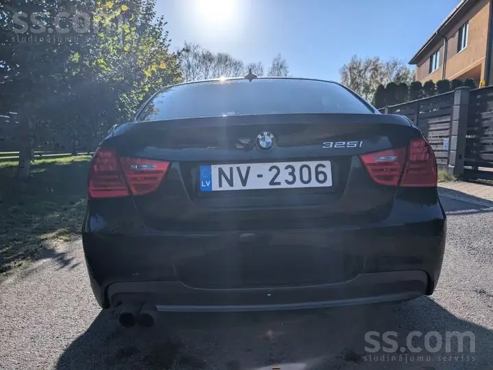 BMW 325I 2011 photo 5