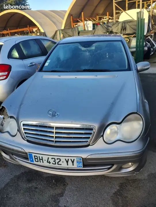 Mercedes-Benz C-Class 2005 photo 2
