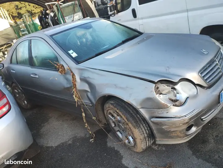 Mercedes-Benz C-Class 2005 photo 3