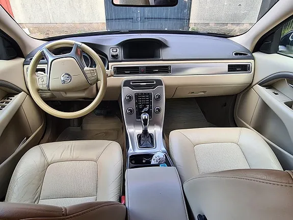 Volvo V70 2014 photo 2