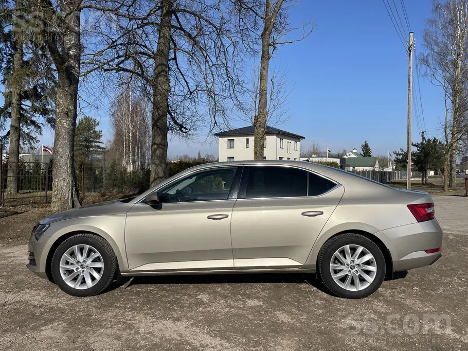 Skoda Superb 2022 photo 2