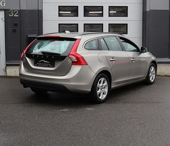Volvo V60 2012 photo 2