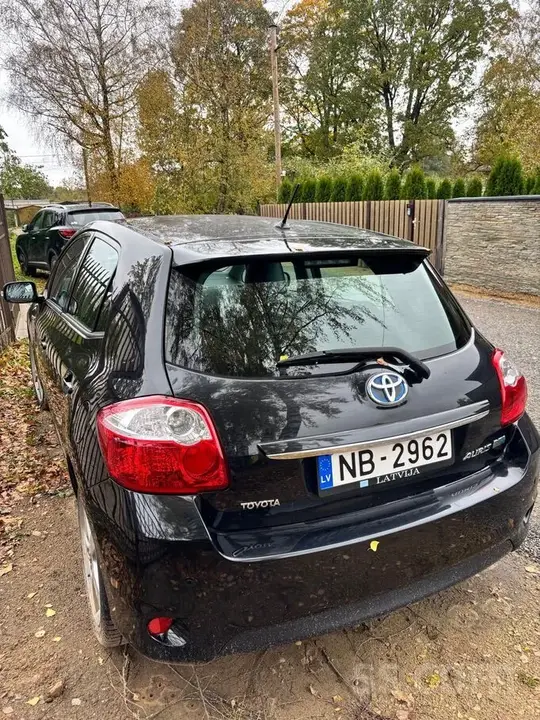 Toyota Auris 2010 photo 2