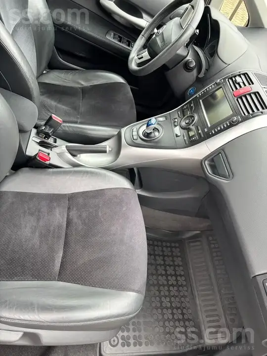 Toyota Auris 2010 photo 4