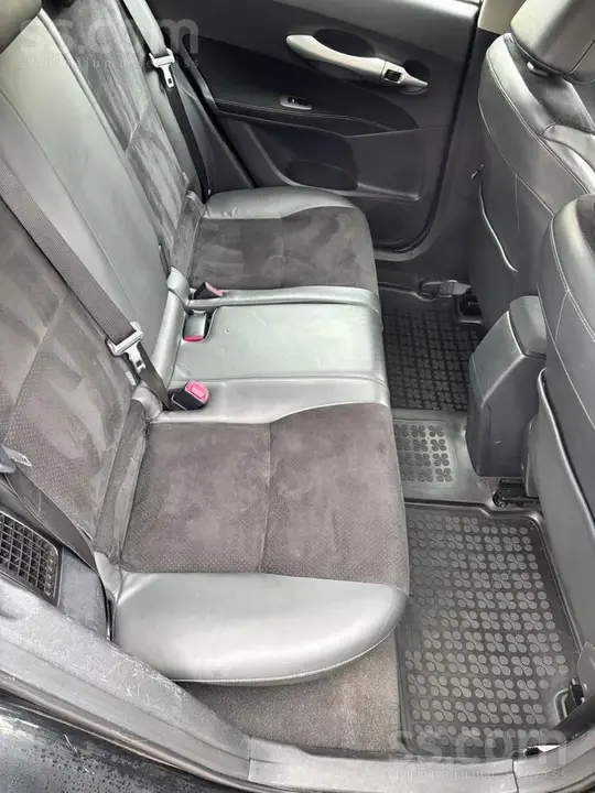 Toyota Auris 2010 photo 3